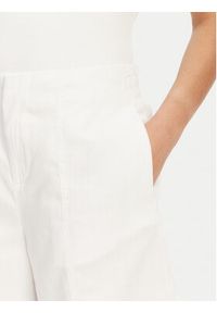 Calvin Klein Jeans Bermudy J20J225219 Biały Relaxed Fit. Kolor: biały. Materiał: bawełna