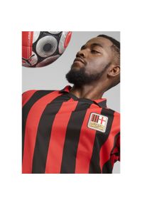 Puma - Męska koszulka jubileuszowa PUMA AC Milan 125th Anniversary. Kolor: czerwony, wielokolorowy, czarny. Sezon: lato. Sport: piłka nożna