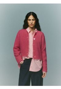 Reserved - Kardigan z ozdobnymi guzikami - różowy. Kolor: różowy. Materiał: dzianina, wełna #1