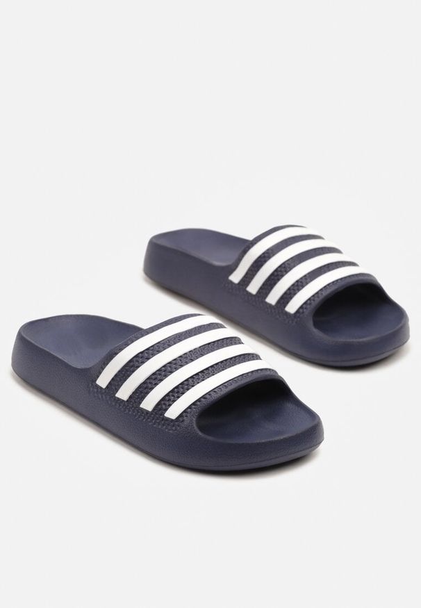 Born2be - Granatowe Klapki Ozdobione Paskami Nimiandria. Okazja: na co dzień. Kolor: niebieski. Wzór: aplikacja. Styl: elegancki, casual