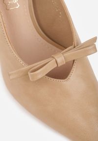 Renee - Ciemnobeżowe Czółenka na Szpilce Vices z Kokardą i Wkładką ze Skóry Naturalnej Rilanisse. Okazja: na co dzień, na spotkanie biznesowe. Kolor: beżowy. Materiał: skóra. Obcas: na szpilce. Styl: casual, biznesowy, elegancki, klasyczny #8