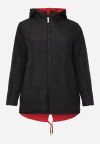 Born2be - Czerwono-Czarna Przejściowa Kurtka Dwustronna Parka z Pikowaniem i Kapturem Tidare. Okazja: na spacer, na co dzień. Kolekcja: plus size. Kolor: czerwony. Materiał: poliester, jeans. Styl: casual, sportowy #4