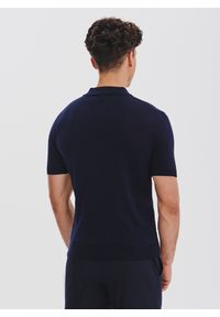 Pako Lorente - PAKO LORENTE - Granatowy swetrowy t-shirt polo. Okazja: na co dzień. Typ kołnierza: polo. Kolor: niebieski, czarny, beżowy. Materiał: bawełna, jedwab. Długość rękawa: krótki rękaw. Długość: krótkie. Styl: casual, elegancki #4