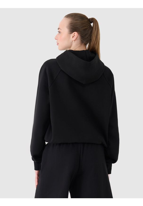 4f - 4F Bluza dresowa nierozpinana z kapturem uniseks - czarna XS. Okazja: na co dzień. Typ kołnierza: kaptur. Kolor: czarny. Materiał: dresówka. Długość rękawa: raglanowy rękaw. Wzór: gładki, ze splotem. Styl: klasyczny, sportowy, casual