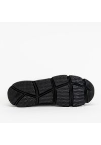 Sneakers'y męskie Karl Lagerfeld Verge Runner (KL51631-K0X). Okazja: na co dzień. Nosek buta: okrągły. Kolor: czarny. Materiał: materiał, skóra, guma. Szerokość cholewki: normalna. Wzór: aplikacja #3
