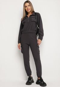 Born2be - Ciemnoszary Komplet Dresowy w Stylu Cargo Bluza na Suwak i Joggery Sitene. Kolor: szary. Materiał: dresówka. Sport: turystyka piesza