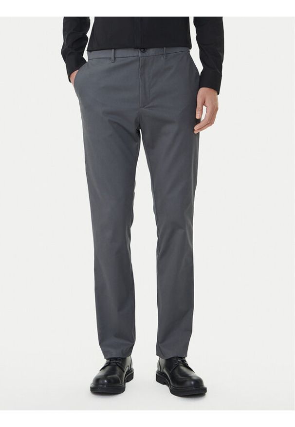Calvin Klein Chinosy LV04LD613G Szary Slim Fit. Kolor: szary. Materiał: bawełna