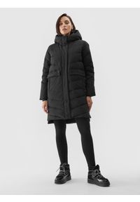 4f - Płaszcz zimowy puchowy pikowany z wypełnieniem naturalnym damski - czarny. Kolor: czarny. Materiał: puch. Sezon: zima