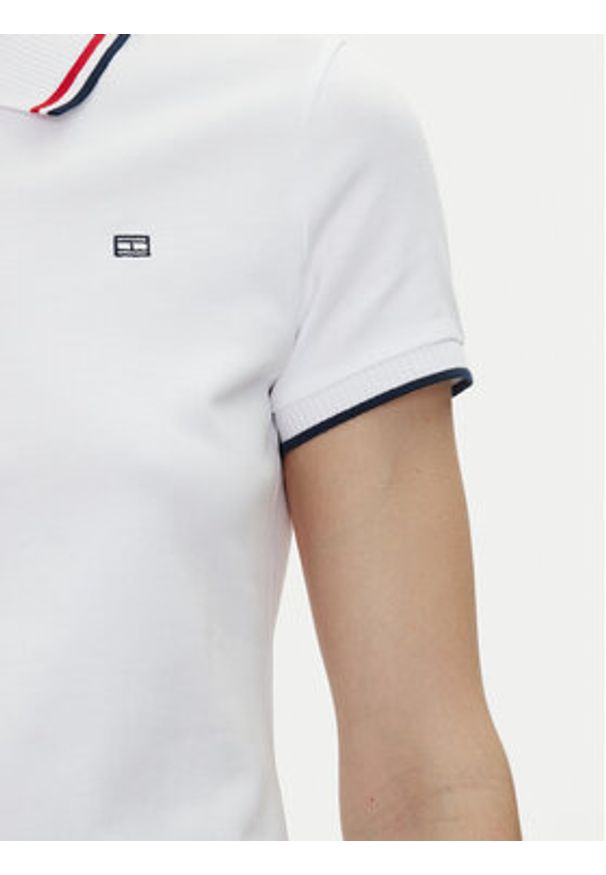 TOMMY HILFIGER - Tommy Hilfiger Polo Feminine Sporty Slim Polo Ss WW0WW44517 Biały Regular Fit. Typ kołnierza: polo. Kolor: biały. Materiał: bawełna. Styl: sportowy