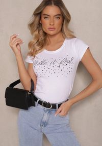 Renee - Biały T-shirt z Bawełny Ozdobiony Napisem i Cyrkoniami Zreadia. Okazja: na co dzień. Kolor: biały. Materiał: bawełna. Wzór: napisy, aplikacja. Styl: klasyczny, casual #3