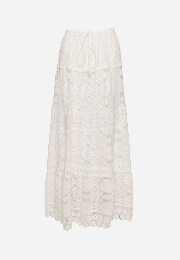 Born2be - Biała Rozkloszowana Koronkowa Spódnica z Bawełną Voralea. Okazja: na co dzień. Kolor: biały. Materiał: bawełna, koronka. Styl: elegancki, casual