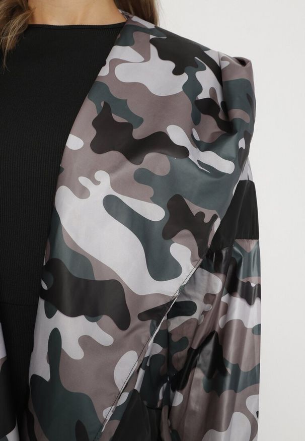 Born2be - Szaro-Zielona Kurtka Wiatrówka Niezapinana z Kapturem i Troczkami do Ściągania Tanae. Okazja: na co dzień, na spacer. Typ kołnierza: kaptur. Kolor: szary. Materiał: tkanina, jeans. Styl: casual