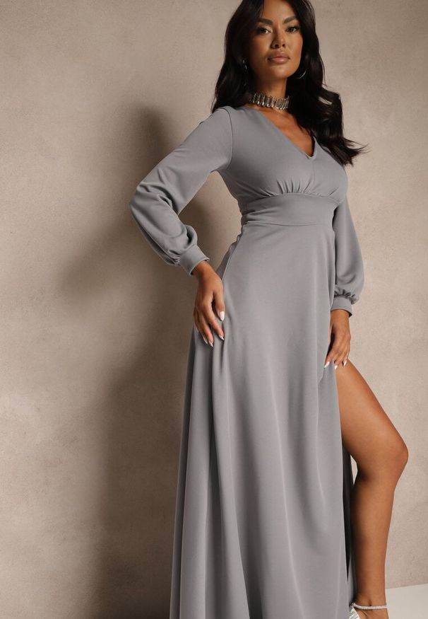 Renee - Szara Koktajlowa Sukienka z Ozdobnym Rozcięciem na Nogę Erullia. Okazja: na imprezę. Kolor: szary. Styl: wizytowy