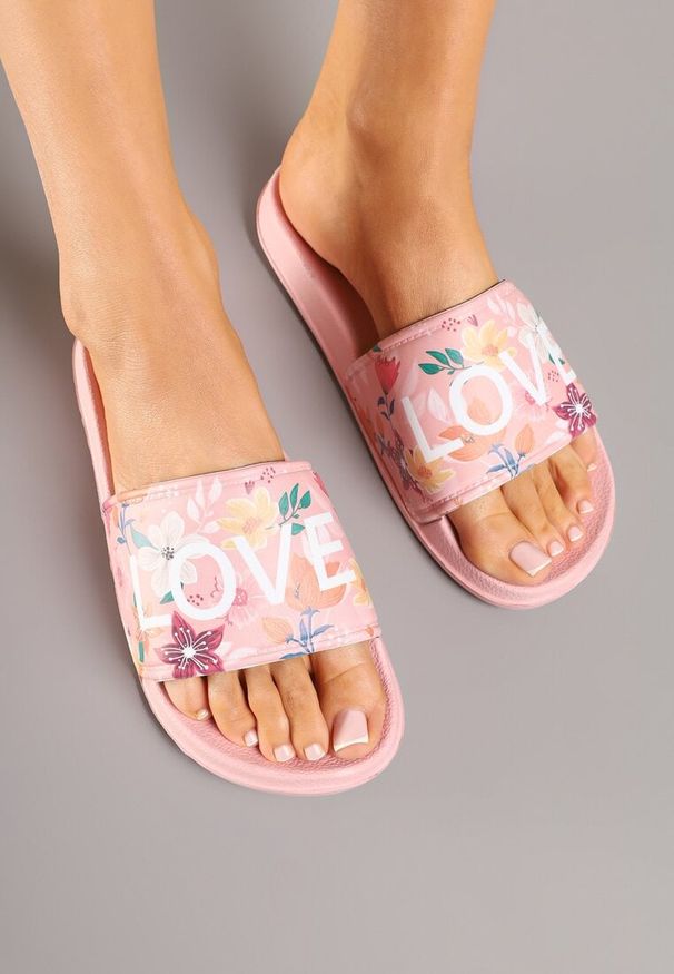 Born2be - Różowe Klapki Piankowe Zdobione Wzorem w Kwiaty Ananiela. Okazja: do domu, na co dzień. Kolor: różowy. Materiał: dresówka. Wzór: aplikacja, kwiaty. Sezon: wiosna, lato. Styl: casual
