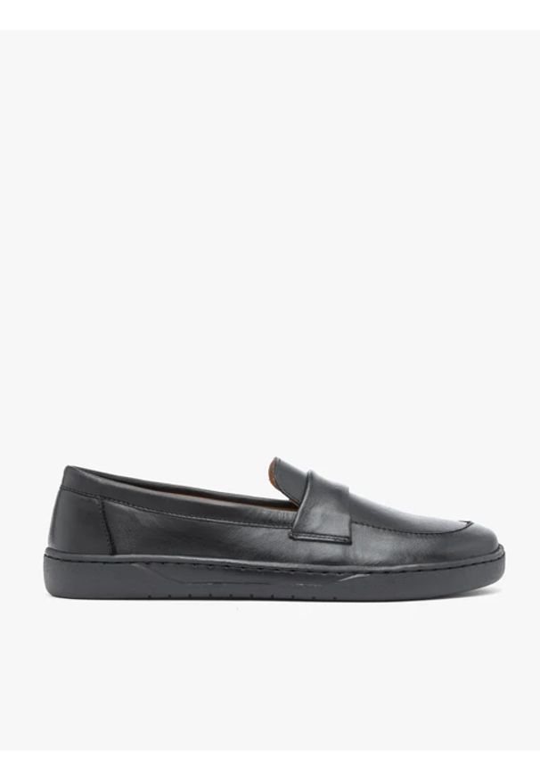 Ryłko - Czarne mokasyny barefoot. Okazja: na co dzień. Nosek buta: okrągły. Kolor: czarny. Materiał: skóra. Styl: street, casual, elegancki