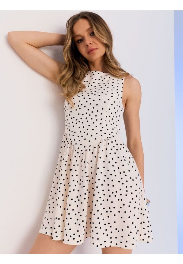 Sinsay - Sukienka mini w groszki z ozdobną kokardą na plecach - wielobarwny. Typ kołnierza: kokarda. Wzór: grochy. Długość: mini
