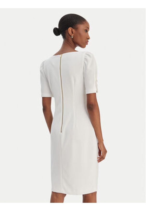 DKNY Sukienka koktajlowa DD6A1666 Écru Slim Fit. Materiał: syntetyk. Styl: wizytowy