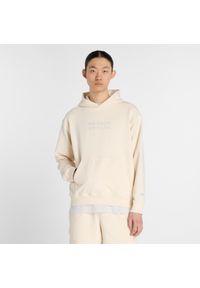 Bluza męska New Balance MT41534PEF – beżowa. Typ kołnierza: kaptur. Kolor: beżowy. Materiał: bawełna, prążkowany. Wzór: haft