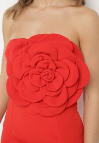 Born2be - Czerwona Sukienka z Dekoltem Bandeau Ozdobiona Kwiatami 3D Desarea. Okazja: na ślub cywilny, na imprezę, na wesele. Kolor: czerwony. Długość rękawa: na ramiączkach. Wzór: aplikacja, kwiaty. Sezon: lato. Styl: elegancki #5