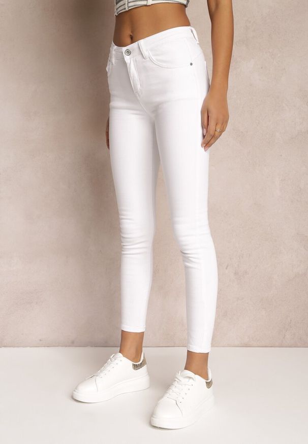 Renee - Białe Jeansy Skinny z Efektem Push Up Karinali. Okazja: na co dzień. Kolor: biały. Wzór: gładki. Styl: casual