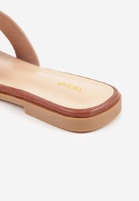 Renee - Ciemnobrązowe Klapki VICES Basic z Ozdobnymi Wycięciami i Ściętym Noskiem Selestte. Okazja: na co dzień. Kolor: brązowy. Materiał: jeans. Sezon: lato. Styl: casual #6