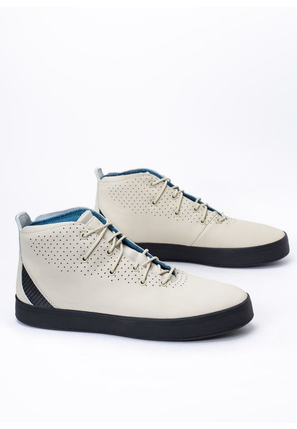 Buty sportowe męskie Puma Porsche Design Meister Mid Nubuck (339911-01). Okazja: na co dzień. Wysokość cholewki: przed kolano. Kolor: beżowy. Materiał: nubuk. Szerokość cholewki: normalna