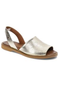 Złote Sandały Armodo Stylowe Buty Damskie. Zapięcie: pasek. Kolor: złoty. Wzór: aplikacja. Styl: elegancki