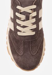 Born2be - Brązowe Zamszowe Sneakersy Ozdobione Perforacją i Paskami Semielle. Okazja: na spacer, na co dzień. Zapięcie: pasek. Kolor: brązowy. Materiał: zamsz. Wzór: aplikacja. Sport: turystyka piesza #3