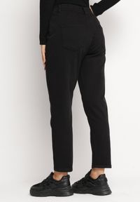 Born2be - Czarne Jeansy Mom Fit z Gumką w Pasie Copelina. Okazja: na co dzień. Stan: podwyższony. Kolor: czarny. Wzór: aplikacja. Styl: klasyczny, elegancki, casual #3