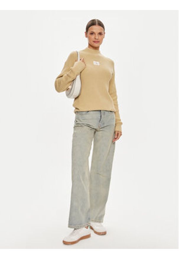 Calvin Klein Jeans Sweter J20J223609 Beżowy Loose Fit. Kolor: beżowy. Materiał: bawełna