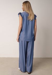 Born2be - Niebieski Komplet z Wiskozą Szerokie Spodnie i Bluzka z Kołnierzykiem Nautiviane. Kolekcja: plus size. Kolor: niebieski. Materiał: wiskoza. Wzór: gładki #7