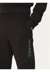Calvin Klein Spodnie dresowe Shadow Embosed Logo K10K113097 Czarny Regular Fit. Kolor: czarny. Materiał: bawełna #3