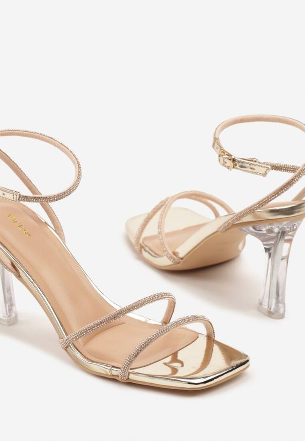 Born2be - Szampańskie Sandały Vices na Transparentnej Szpilce z Cyrkoniami Natirena. Okazja: na co dzień. Kolor: złoty. Styl: glamour, elegancki, casual