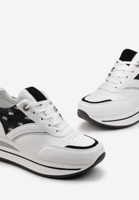 Born2be - Biało-Czarne Sneakersy na Grubej Podeszwie Zdobione Brokatem i Naszywkami Gevia. Okazja: na co dzień. Kolor: biały. Wzór: aplikacja #4