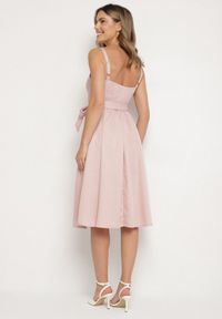 Born2be - Różowa Sukienka z Wiskozą ze Wzorem Pasków Dolereia. Okazja: na co dzień. Kolor: różowy. Materiał: wiskoza. Długość rękawa: na ramiączkach. Styl: casual, klasyczny. Długość: midi #5