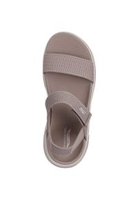 skechers - Sandały Skechers Go Walk Arch Fit 2.0, Kobiety. Kolor: brązowy. Materiał: materiał