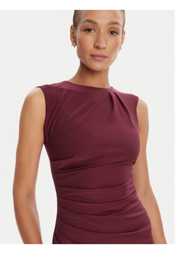 Rinascimento Sukienka koktajlowa CFC0125332003 Bordowy Slim Fit. Kolor: fioletowy. Materiał: syntetyk. Styl: wizytowy