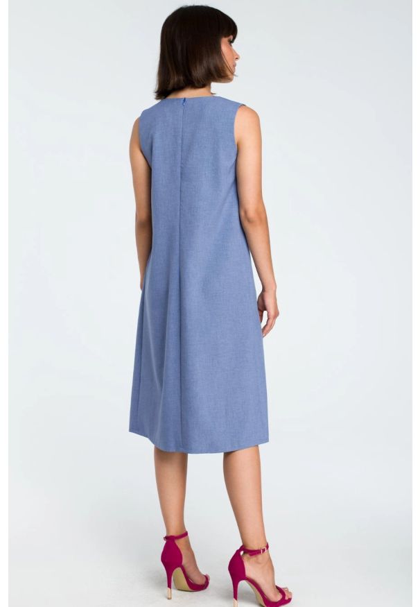 BeWear - Lniana sukienka trapezowa na lato bez rękawów niebieska. Okazja: na spacer, na co dzień, do pracy. Kolor: różowy, niebieski. Materiał: len. Długość rękawa: bez rękawów. Sezon: lato. Typ sukienki: trapezowe. Styl: casual