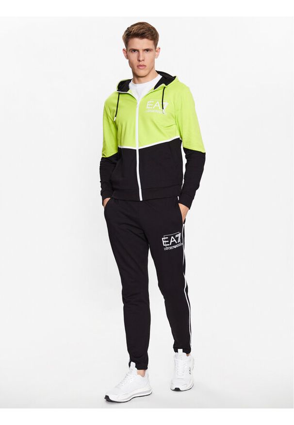Dres EA7 Emporio Armani. Kolor: czarny. Materiał: dresówka