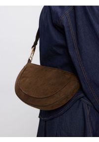 Reserved - Torebka z imitacji zamszu - ciemnobrązowy. Kolor: brązowy. Materiał: zamszowe #1