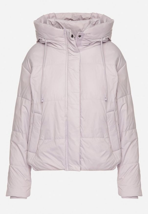 Born2be - Jasnofioletowa Pikowana Kurtka z Kapturem i Lekkim Ociepleniem Ninirila. Okazja: na spacer. Typ kołnierza: kaptur. Kolor: fioletowy. Materiał: jeans. Długość: krótkie. Styl: elegancki, klasyczny