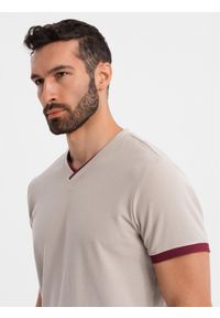 Ombre Clothing - T-shirt męski z kontrastowymi wstawkami i dekoltem w serek – beżowy V2 - Rozmiar: L. Okazja: na co dzień. Typ kołnierza: dekolt w serek. Kolor: beżowy. Materiał: materiał, bawełna, dzianina. Długość: krótkie. Styl: sportowy, casual