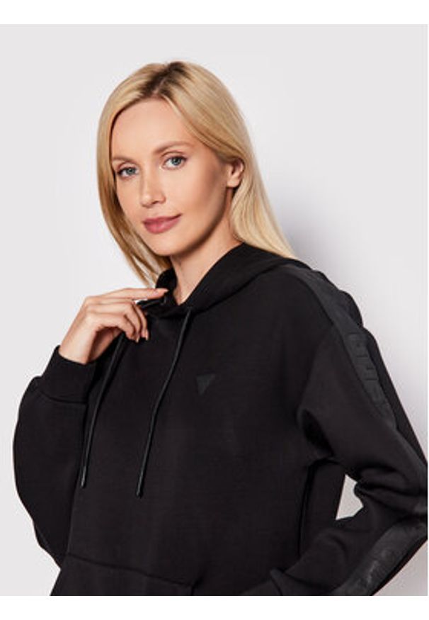 Guess Bluza Brenda V2YQ18 K7UW2 Czarny Regular Fit. Kolor: czarny. Materiał: wiskoza
