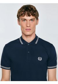 Big-Star - Koszulka męska polo granatowa Poller 403. Okazja: na co dzień. Typ kołnierza: polo. Kolor: niebieski. Materiał: jeans, materiał, dzianina. Wzór: ze splotem, haft, aplikacja. Styl: sportowy, casual