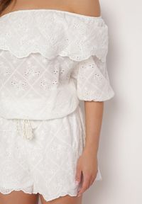 Born2be - Biały Bawełniany Komplet Ażurowy z Bluzką Hiszpanką i Szortami Florala. Kolor: biały. Materiał: bawełna. Wzór: ażurowy