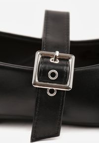 Born2be - Czarne Płaskie Balerinki w Stylu Mary Jane z Metalową Sprzączką Liatoma. Okazja: na co dzień. Zapięcie: sprzączka. Kolor: czarny. Materiał: jeans. Obcas: na obcasie. Styl: casual, elegancki, klasyczny. Wysokość obcasa: niski #4
