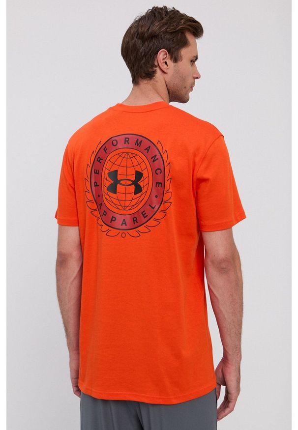 Under Armour - T-shirt. Kolor: pomarańczowy. Materiał: dzianina. Wzór: nadruk