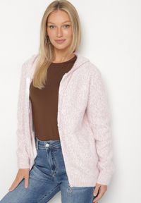 Born2be - Jasnoróżowy Kardigan z Wełną na Suwak z Kapturem Zenlina. Okazja: na co dzień. Typ kołnierza: kaptur. Kolor: różowy. Materiał: wełna. Styl: casual