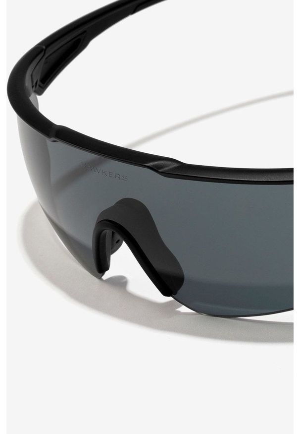 Hawkers - Okulary przeciwsłoneczne Black Cycling. Kształt: prostokątne. Kolor: czarny
