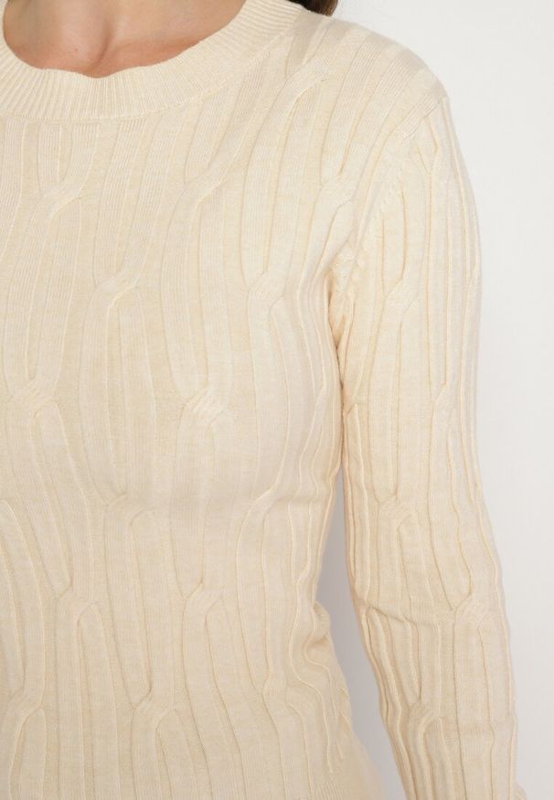 Born2be - Beżowy Sweter z Wiskozą Ozdobiony Tłoczeniem Savinia. Okazja: na spotkanie biznesowe, na co dzień. Kolor: beżowy. Materiał: wiskoza. Wzór: aplikacja. Styl: biznesowy, elegancki, casual